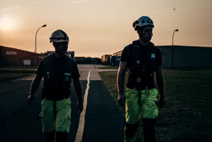 EWE Offshore Windkraftanlage vor Borkum zeigt den Arbeitsalltag der Besatzung