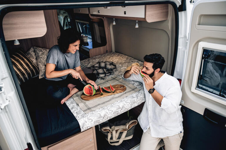 Laika Kosmo Campervan lifestyle automotive Fotografie im Hafen von Rosignano