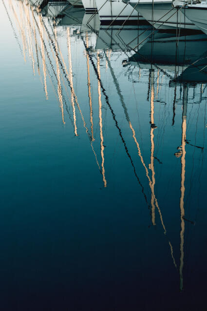 Laika Kosmo Campervan lifestyle automotive Fotografie im Hafen von Rosignano