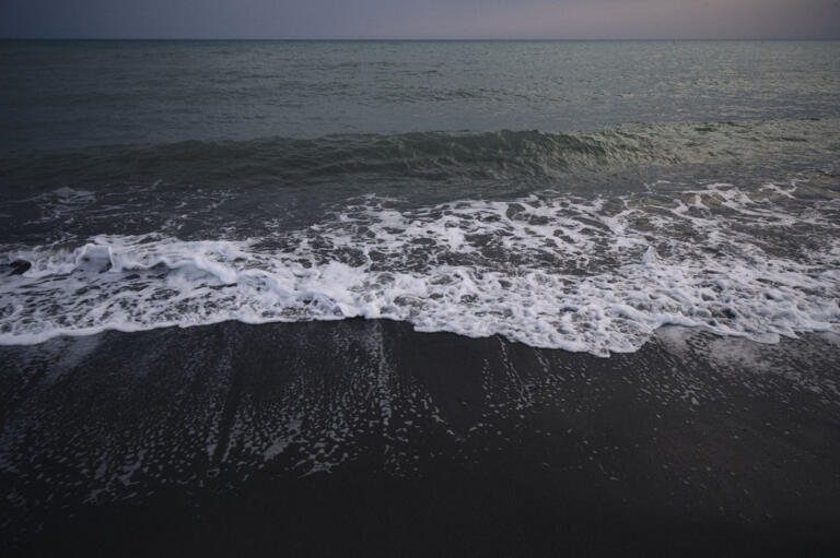 2023 Korbinian Seifert Photography Lifestyle Automotive Caravan Laika Kosmo beach 09