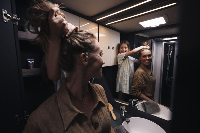 2023 Korbinian Seifert Photography Lifestyle Automotive Caravan Laika Kosmo beach 15