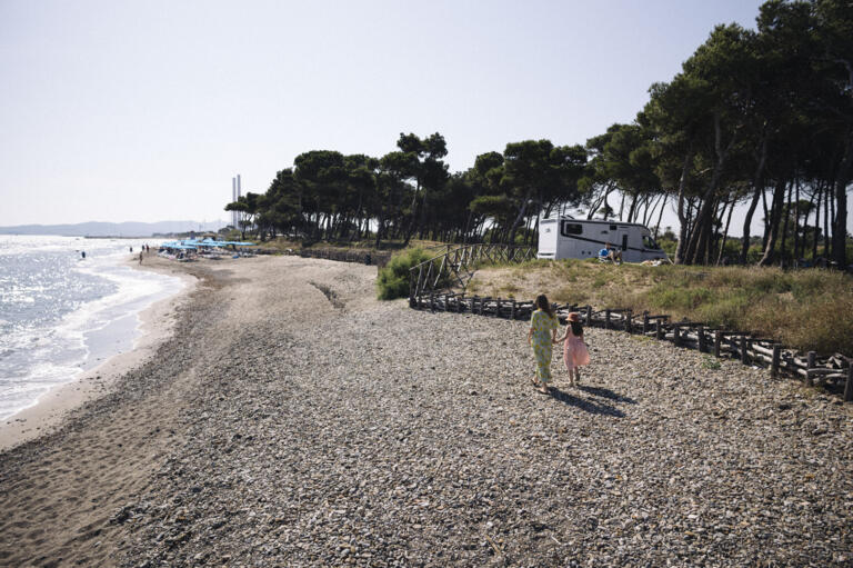 2023 Korbinian Seifert Photography Lifestyle Automotive Caravan Laika Kosmo beach 18