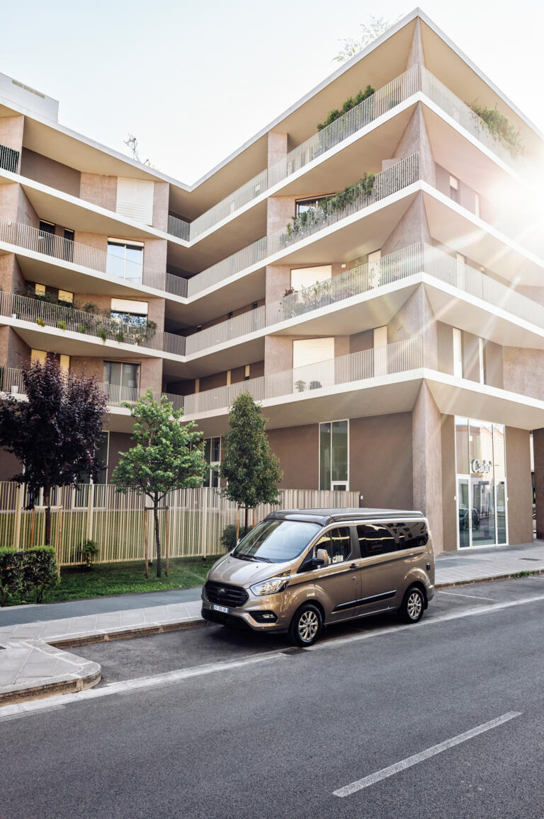 2023 Korbinian Seifert Photography Lifestyle Automotive Laika Kosmo Urban 001