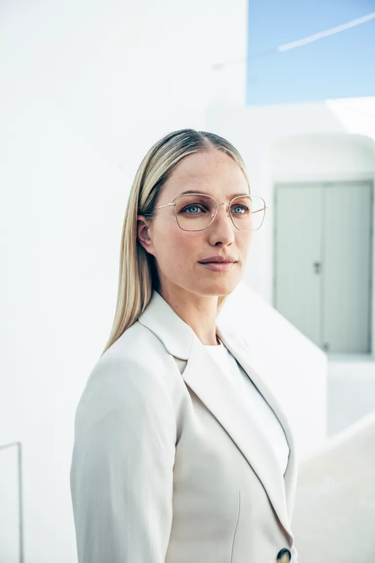 Fotoshooting für die Rodenstock Brillenfassungen Kollektion 2022 auf der Insel Santorini zusammen mit der Agentur Pascher Heinz