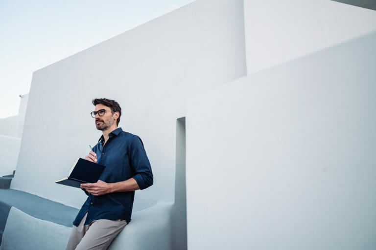 Fotoshooting für die Rodenstock Brillenfassungen Kollektion 2022 auf der Insel Santorini zusammen mit der Agentur Pascher Heinz