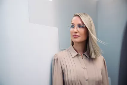 Fotoshooting für die Rodenstock Brillenfassungen Kollektion 2022 auf der Insel Santorini zusammen mit der Agentur Pascher Heinz