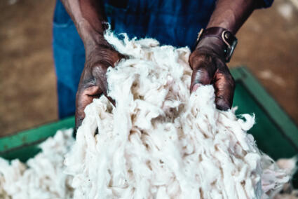 Baumwollbekleidungsproduktion in Uganda für Umoja TSG Hoffenheim