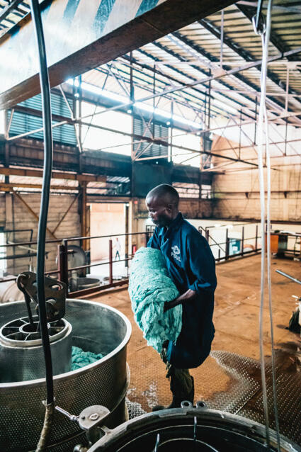 Baumwollbekleidungsproduktion in Uganda für Umoja TSG Hoffenheim